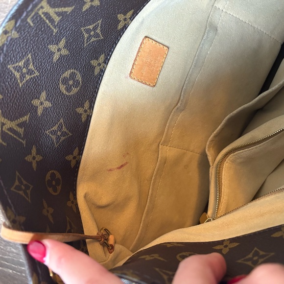 Louis Vuitton Monogram Artsy MM Shoulder Bag - Picture 13 of 16